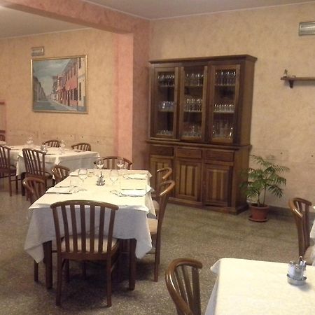 Hotel Ticino Ristorante Chierico Carbonara al Ticino Exteriör bild