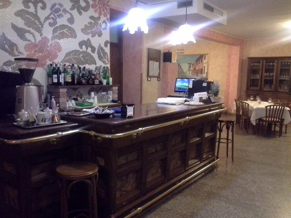 Hotel Ticino Ristorante Chierico Carbonara al Ticino Exteriör bild