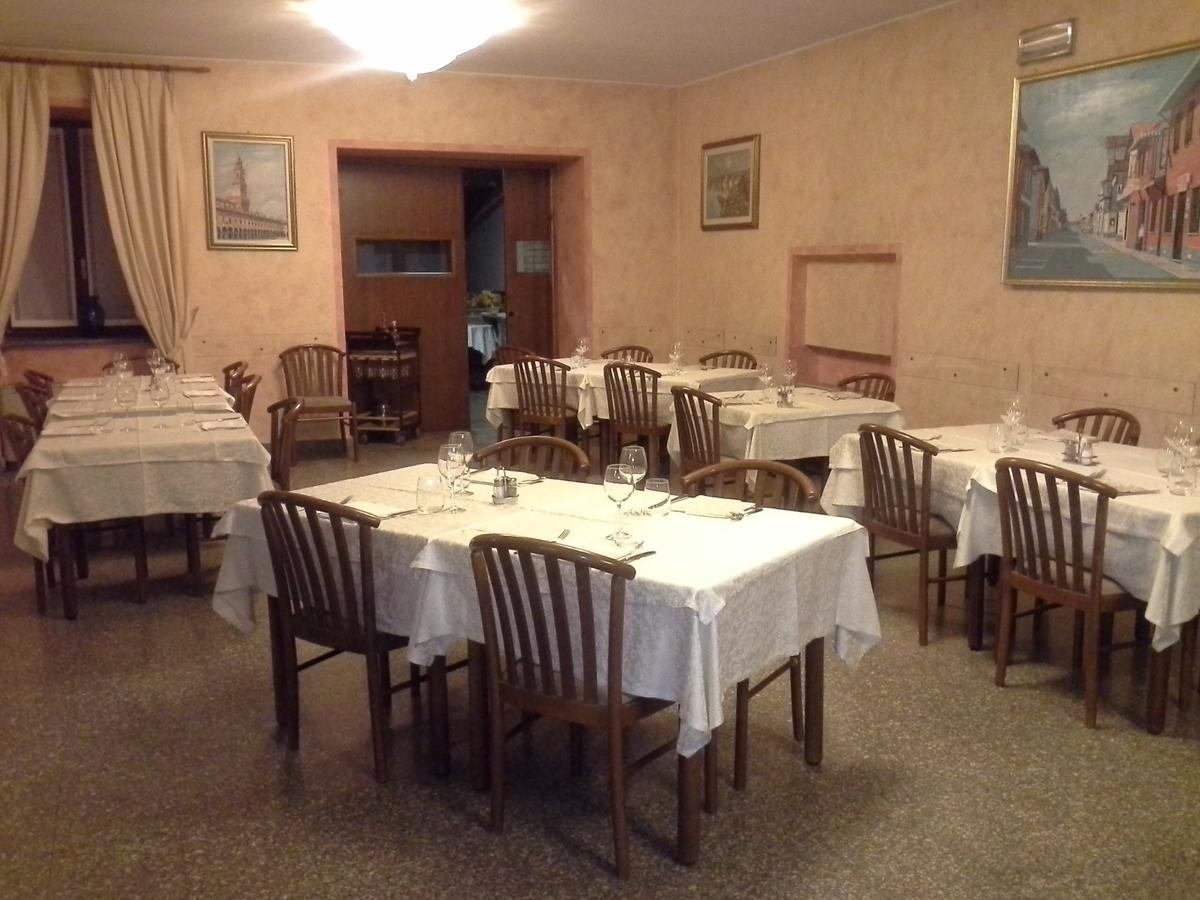 Hotel Ticino Ristorante Chierico Carbonara al Ticino Exteriör bild